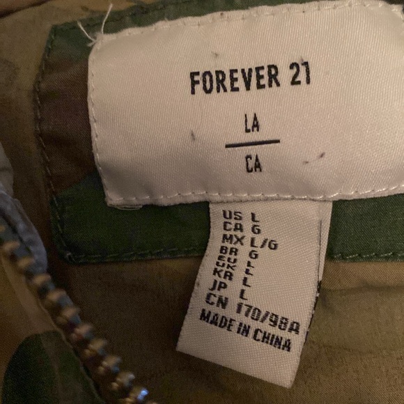 💚Forever 21 camo zip up coat. - Picture 2 of 4